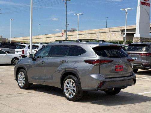 Metal 2025 Toyota Highlander Limited