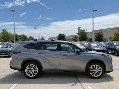 Metal 2025 Toyota Highlander Limited
