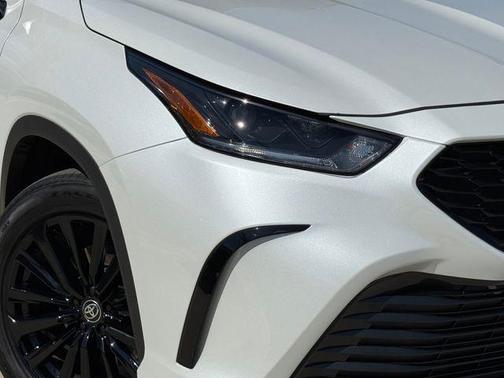 Pearl 2023 Toyota Highlander XSE