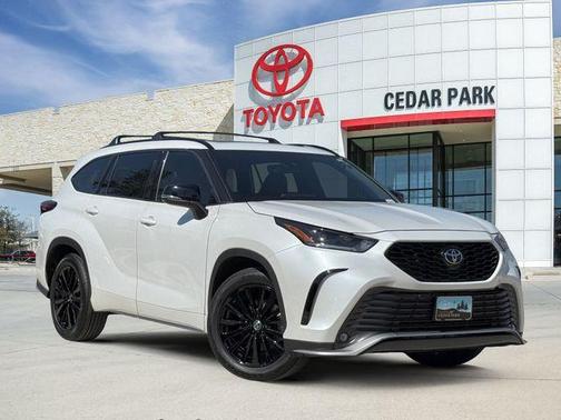 Pearl 2023 Toyota Highlander XSE