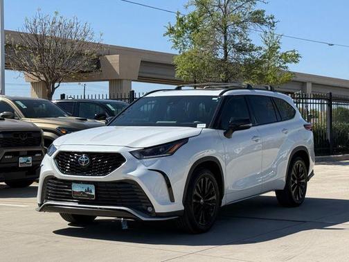 Pearl 2023 Toyota Highlander XSE