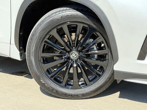 Pearl 2023 Toyota Highlander XSE