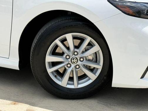 Ice 2026 Toyota Camry LE
