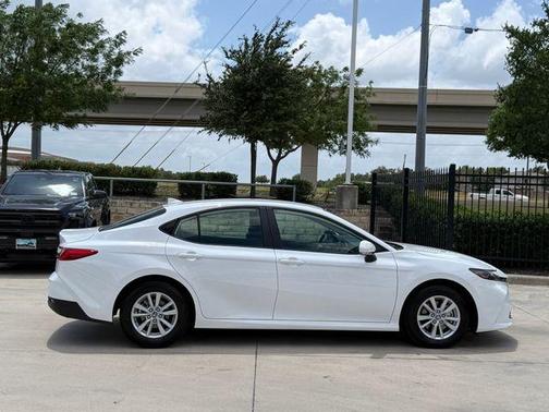 Ice 2026 Toyota Camry LE