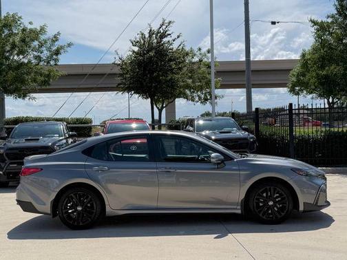 Metal 2026 Toyota Camry SE