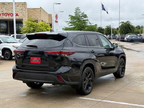 Midnight Black Metallic 2024 Toyota Highlander LE