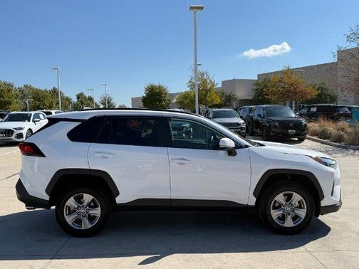 Ice 2025 Toyota RAV4 XLE