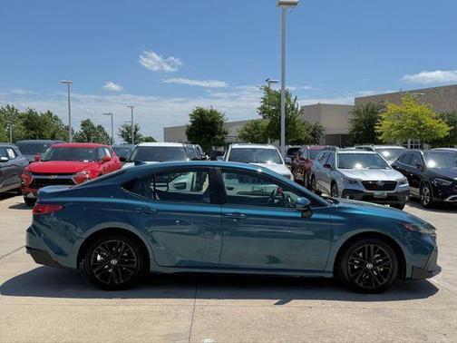Ocean 2025 Toyota Camry SE