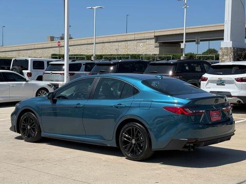 Ocean 2025 Toyota Camry SE