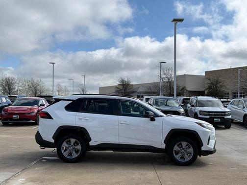 2025 Toyota RAV4 Hybrid LE