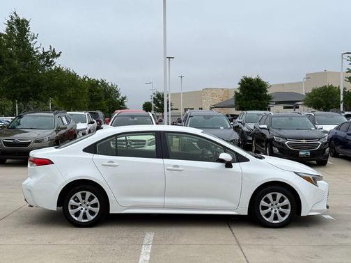 Ice 2025 Toyota Corolla Hybrid LE