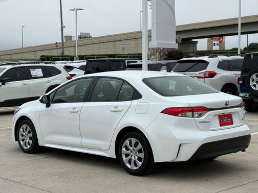 Ice 2025 Toyota Corolla Hybrid LE