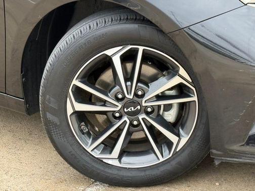 Aurora Black Pearl 2023 Kia Forte LXS