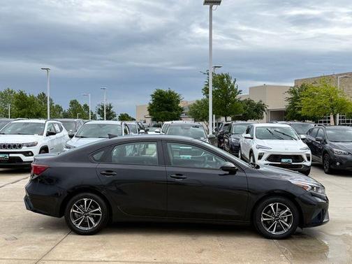 Aurora Black Pearl 2023 Kia Forte LXS