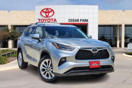 Celestial Silver Metallic 2022 Toyota Highlander Limited