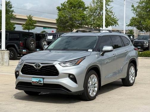 Celestial Silver Metallic 2022 Toyota Highlander Limited