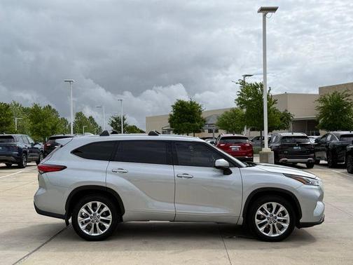 Celestial Silver Metallic 2022 Toyota Highlander Limited