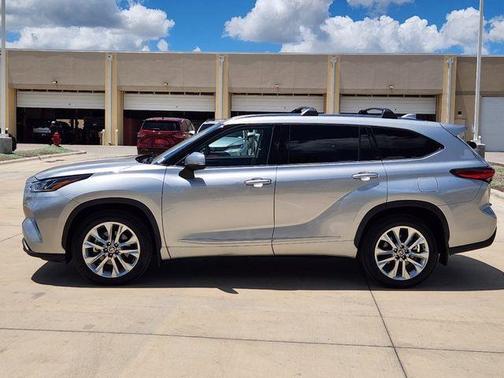 Celestial Silver Metallic 2022 Toyota Highlander Limited