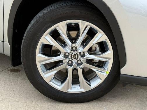 Celestial Silver Metallic 2022 Toyota Highlander Limited