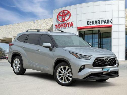 Celestial Silver Metallic 2022 Toyota Highlander Limited