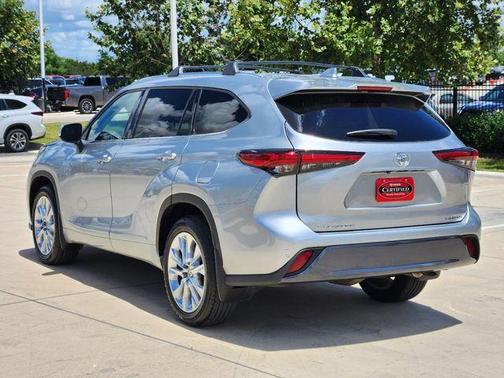 Celestial Silver Metallic 2022 Toyota Highlander Limited