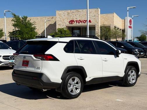 2021 Toyota RAV4 Hybrid XLE