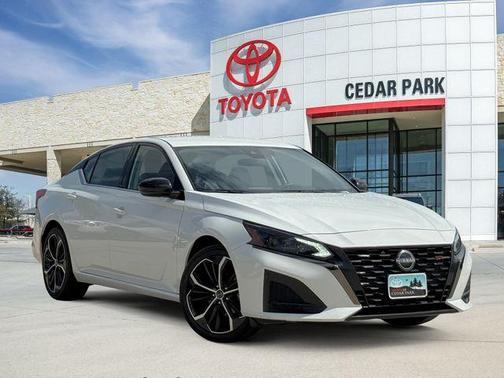 Glacier White 2024 Nissan Altima 2.5 SR