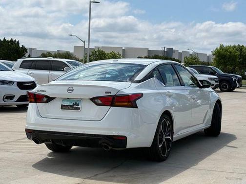 Glacier White 2024 Nissan Altima 2.5 SR