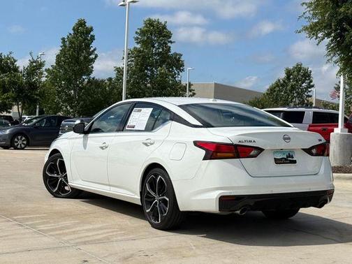 Glacier White 2024 Nissan Altima 2.5 SR