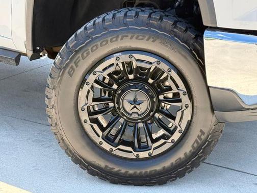 Summit White 2024 Chevrolet Silverado 2500 LT