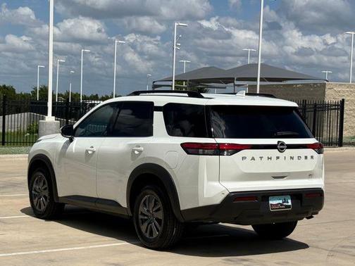 Glacier White 2024 Nissan Pathfinder SV