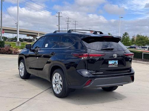 Midnight Black 2026 Toyota Highlander Hybrid Limited