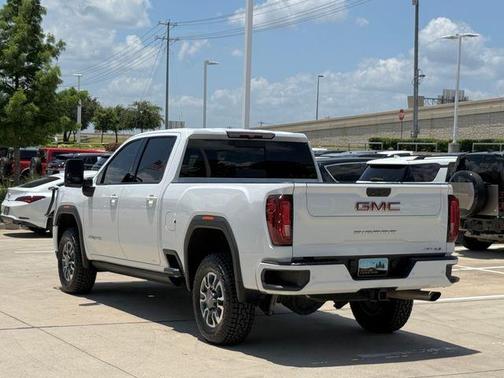 Summit White 2022 GMC Sierra 2500 AT4