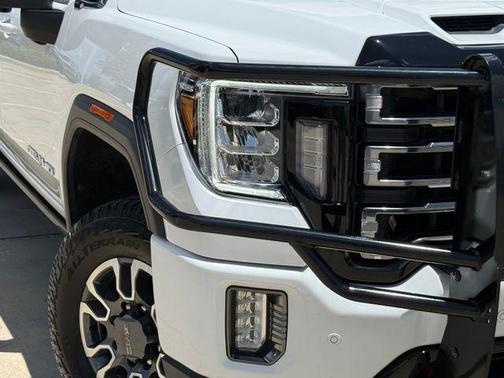 Summit White 2022 GMC Sierra 2500 AT4