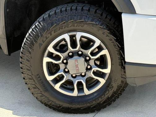 Summit White 2022 GMC Sierra 2500 AT4