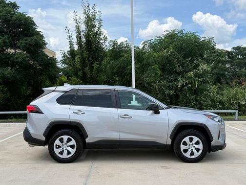 Silver Sky Metallic 2022 Toyota RAV4 LE