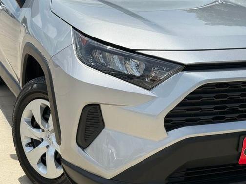 Silver Sky Metallic 2022 Toyota RAV4 LE