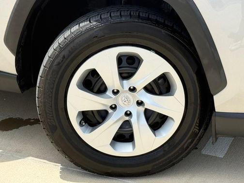 Silver Sky Metallic 2022 Toyota RAV4 LE