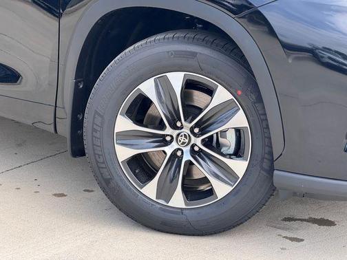 Midnight Black 2026 Toyota Highlander XLE