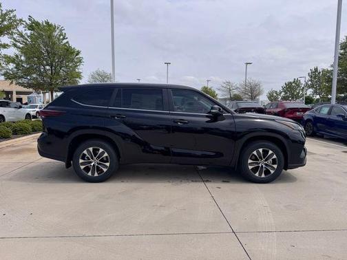 Midnight Black 2026 Toyota Highlander XLE