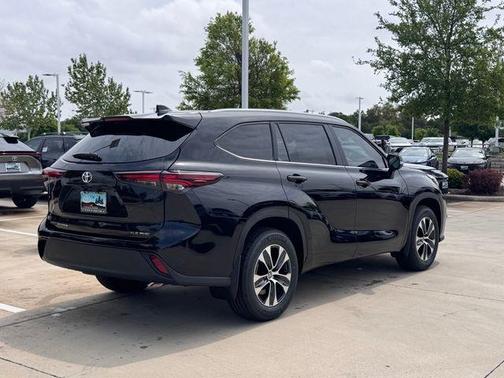 Midnight Black 2026 Toyota Highlander XLE