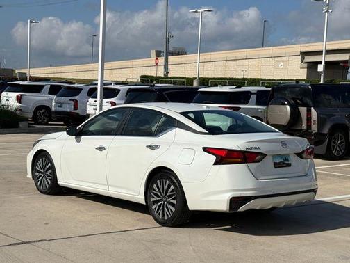 White 2024 Nissan Altima 2.5 SV
