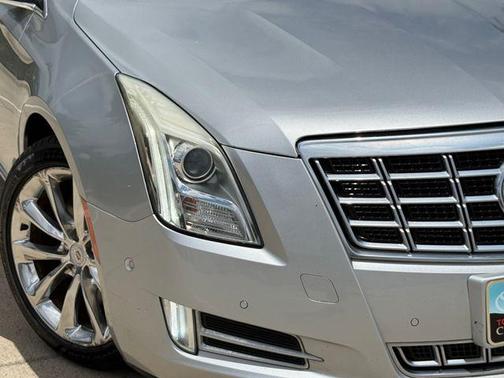 Radiant Silver Metallic 2014 Cadillac XTS Luxury
