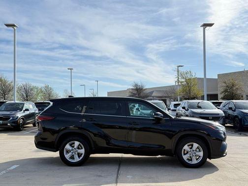 2025 Toyota Highlander LE