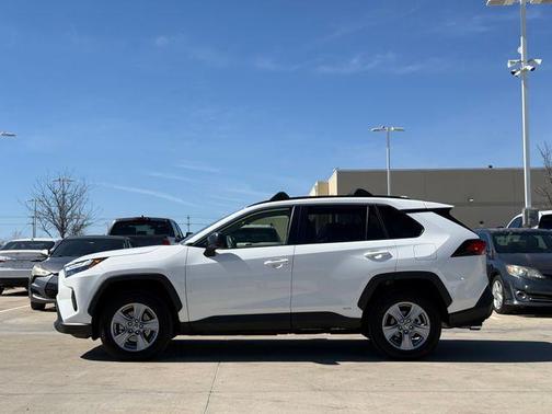 2025 Toyota RAV4 Hybrid LE