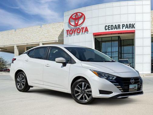 Aspen White 2025 Nissan Versa 1.6 SV