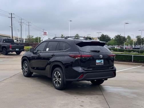 Midnight Black 2026 Toyota Highlander XLE