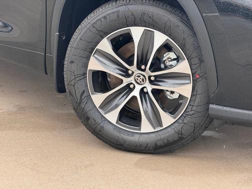 Midnight Black 2026 Toyota Highlander XLE
