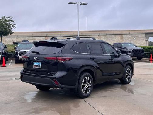 Midnight Black 2026 Toyota Highlander XLE