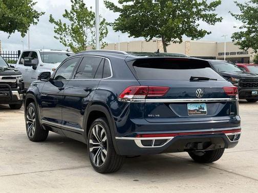 Tourmaline Blue Metallic 2022 Volkswagen Atlas Cross Sport 3.6L V6 SEL Premium R-Line